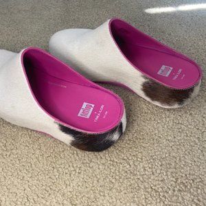 Fitflop - Yinka Ilori - White/Brown Cow - Mule Slides